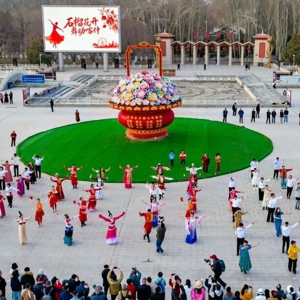 舞出幸福生活!喀什市各族群众同歌共舞,奏响民族团结奋进曲