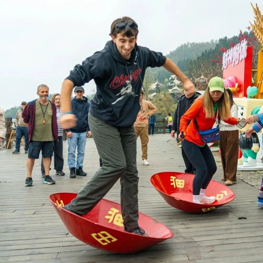 好评满满!西班牙旅行团沉浸式体验云和梯田畲族民俗