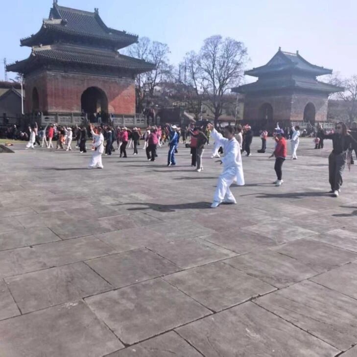 百名职工疗养团成员来武当山疗休养