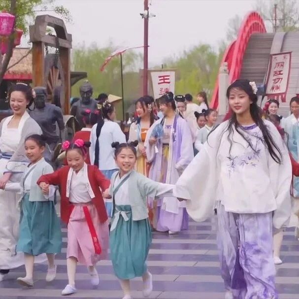 春假亲子游必冲!春游河南就来开封清明上河园大宋簪花游园会!