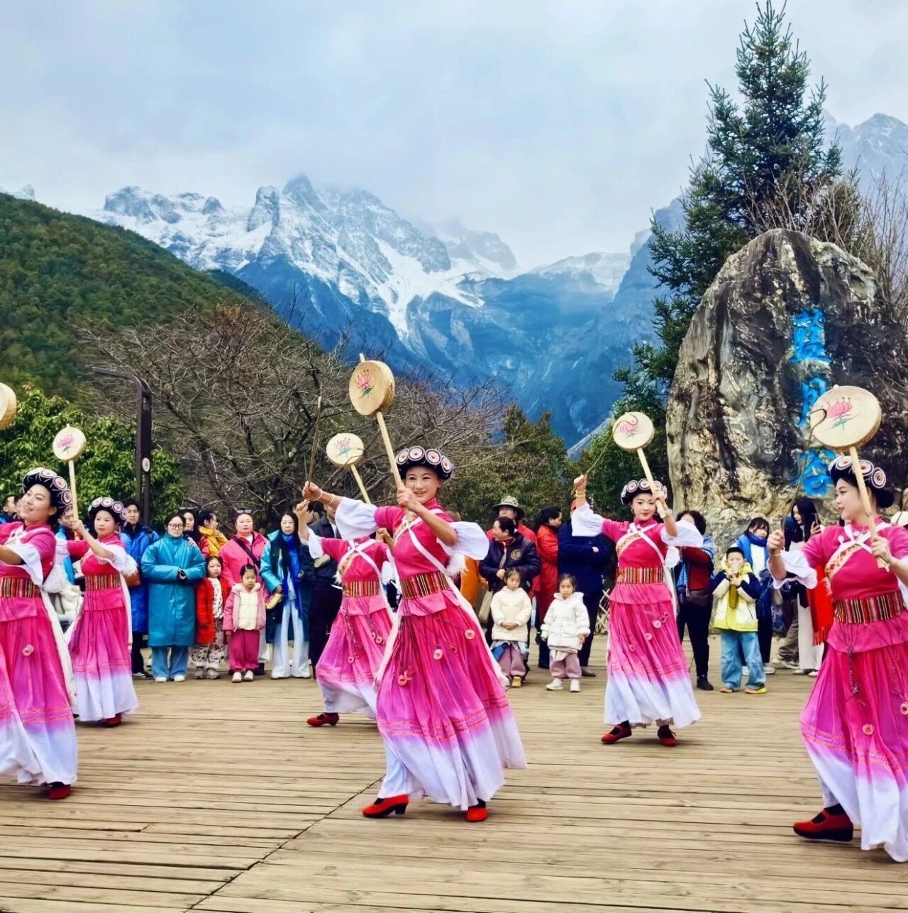 玉龙雪山景区欢庆三多节:雪山为证,共绘民族交融新画卷