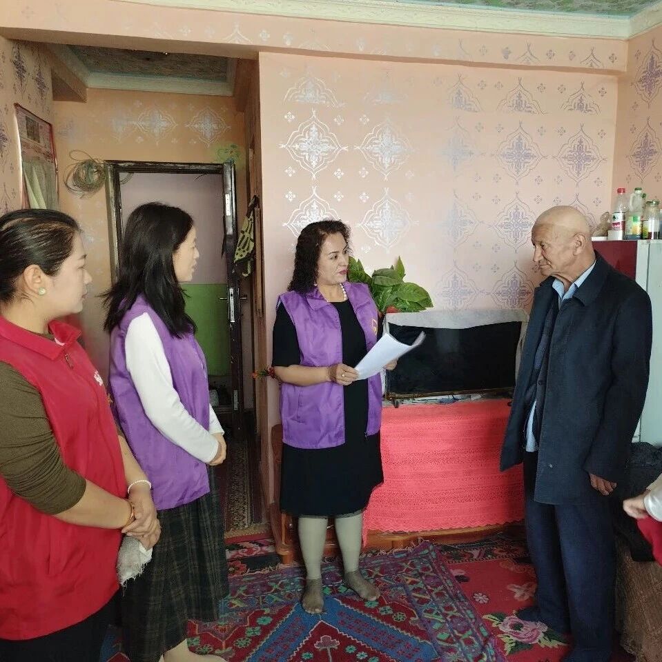 上门服务解民忧 巾帼温情暖桑榆