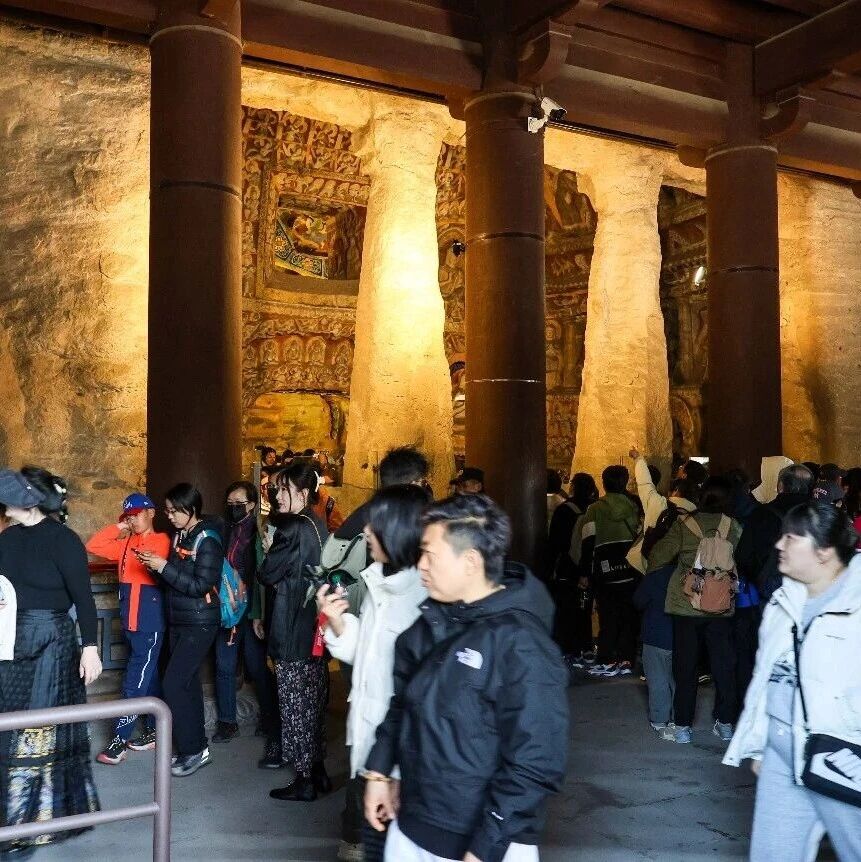 清明首日人气拉满!云冈石窟迎来客流小高峰