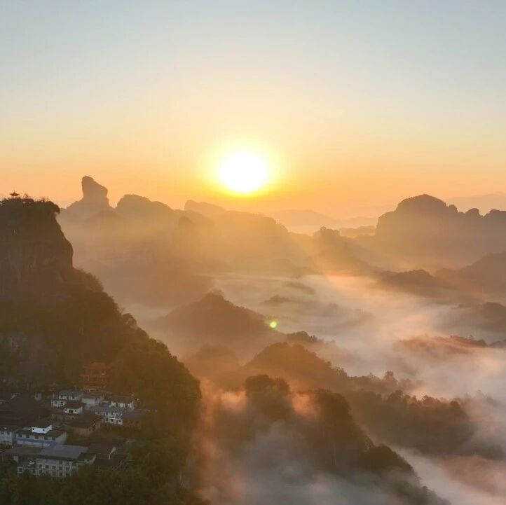 雨后云海,犹如落尽仙境的丹霞美景!