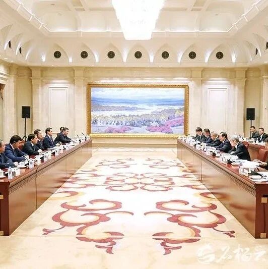 陈小江艾尔肯·吐尼亚孜会见乌兹别克斯坦锡尔河州州长图尔济莫夫