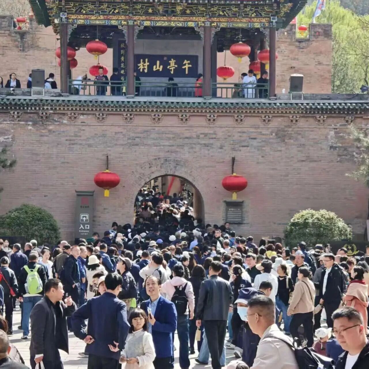 古堡不语,人潮滚烫!皇城相府清明春光盛宴完美落幕!