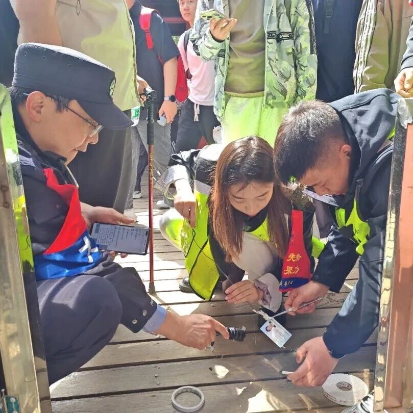 那一抹“藏蓝”,让泰山更有温度