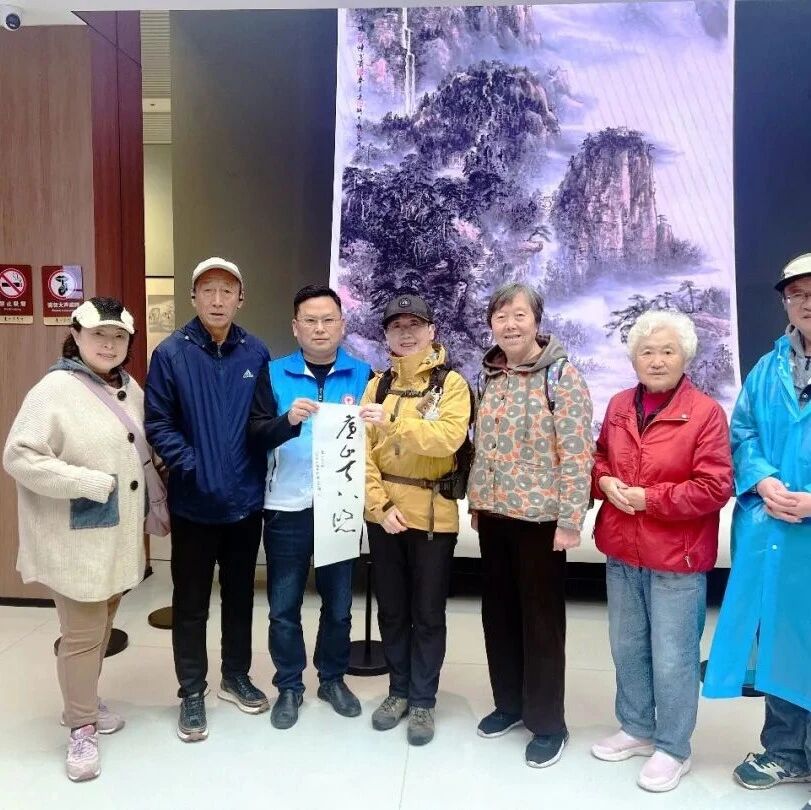 墨香润庐山 文旅添雅韵:庐山景区赠诗送墨宝活动受游客热捧