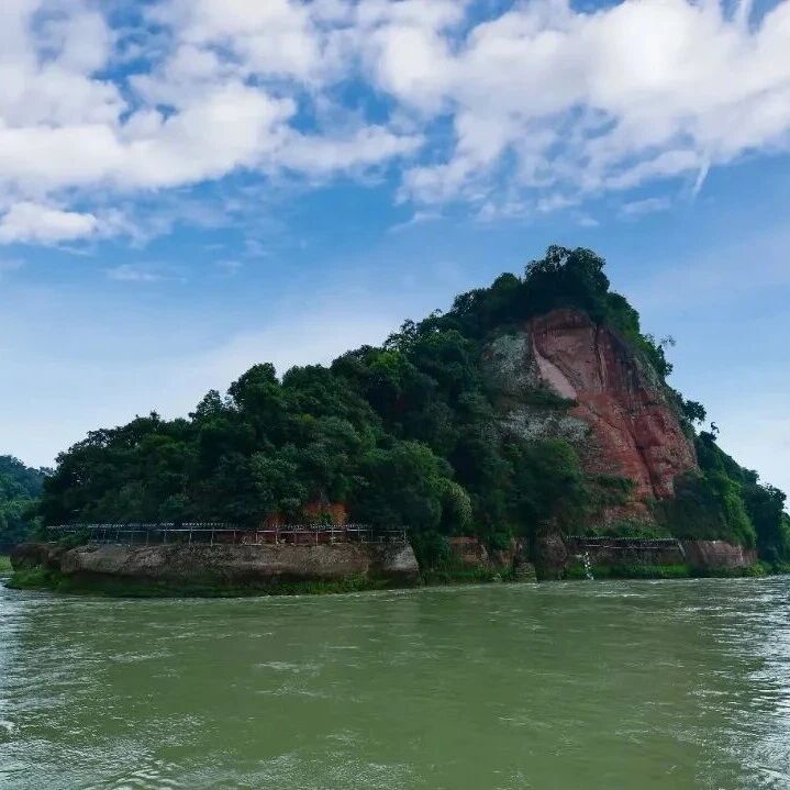 凌云故事・人文揽胜丨江心一寺藏禅韵,绝壁四字铸风骨—— 乌尤离堆与 “中流砥柱” 的千年回响