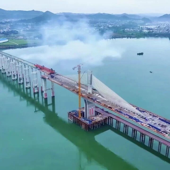 阆营高速嘉陵江特大桥左幅贯通