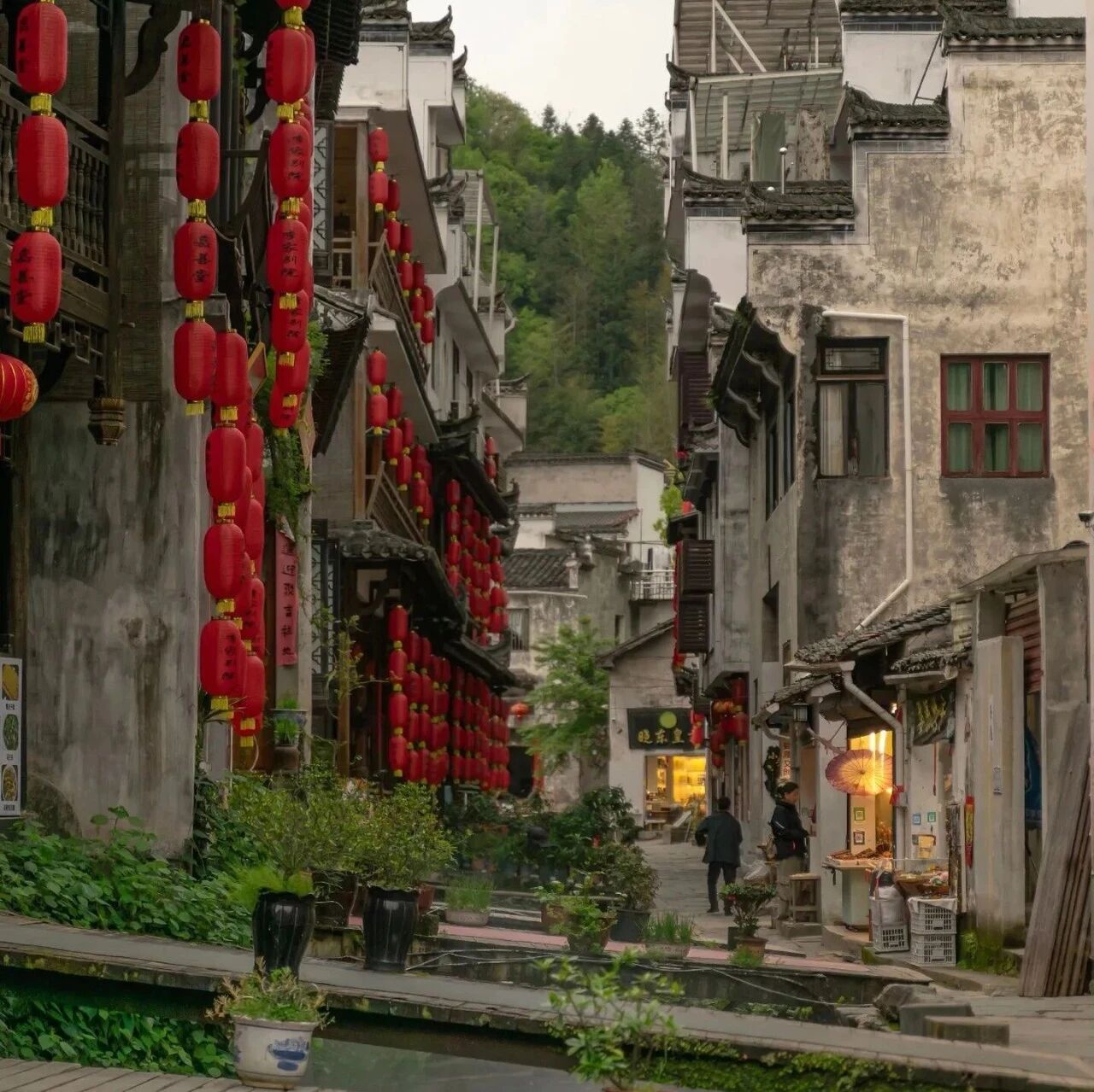烟雨朦胧时,来李坑寻“江南”——溪巷里的徽州诗意