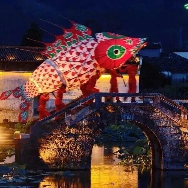 呈坎的春天,是鱼灯游进烟花里的梦