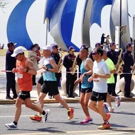跑完42.195公里,崂山说:门票免了,鲅鱼管够!