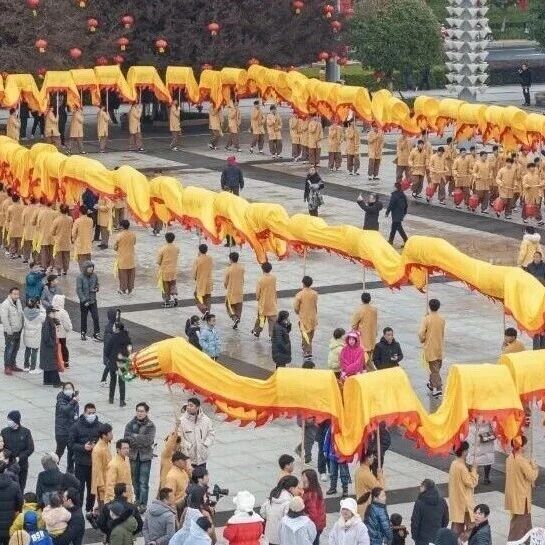 映山红遍·乐游井冈|192.7 米超长巨龙巡游!井冈山杜鹃之夜氛围感拉满