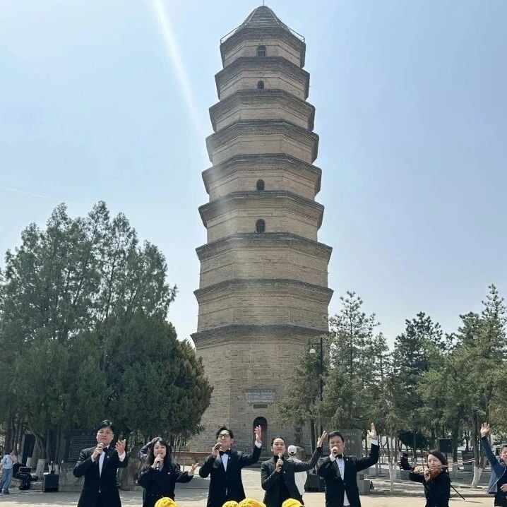 回望革命路,砥砺奋进心——宝塔山上的红色快闪