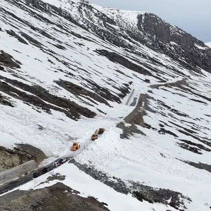 央视新闻播出丨新疆G681阿禾公路除雪保畅 迎接旅游高峰