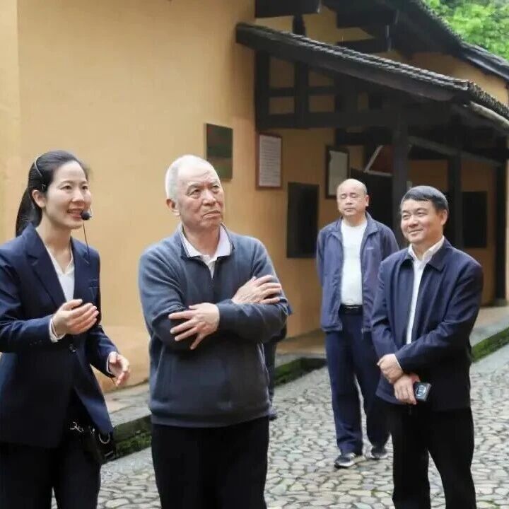 茅盾文学奖得主梁晓声在井冈山重温革命历史并寄语全民阅读