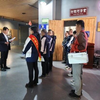 【安全生产专栏】| 长城第一墩景区开展滑索应急救援演练 筑牢安全运营防线