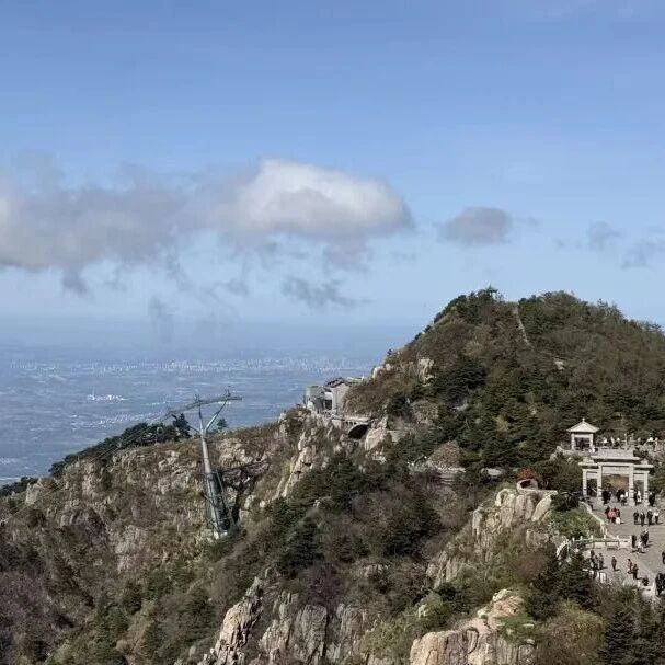 春日岱宗:晴光开锦绣,山河入画来