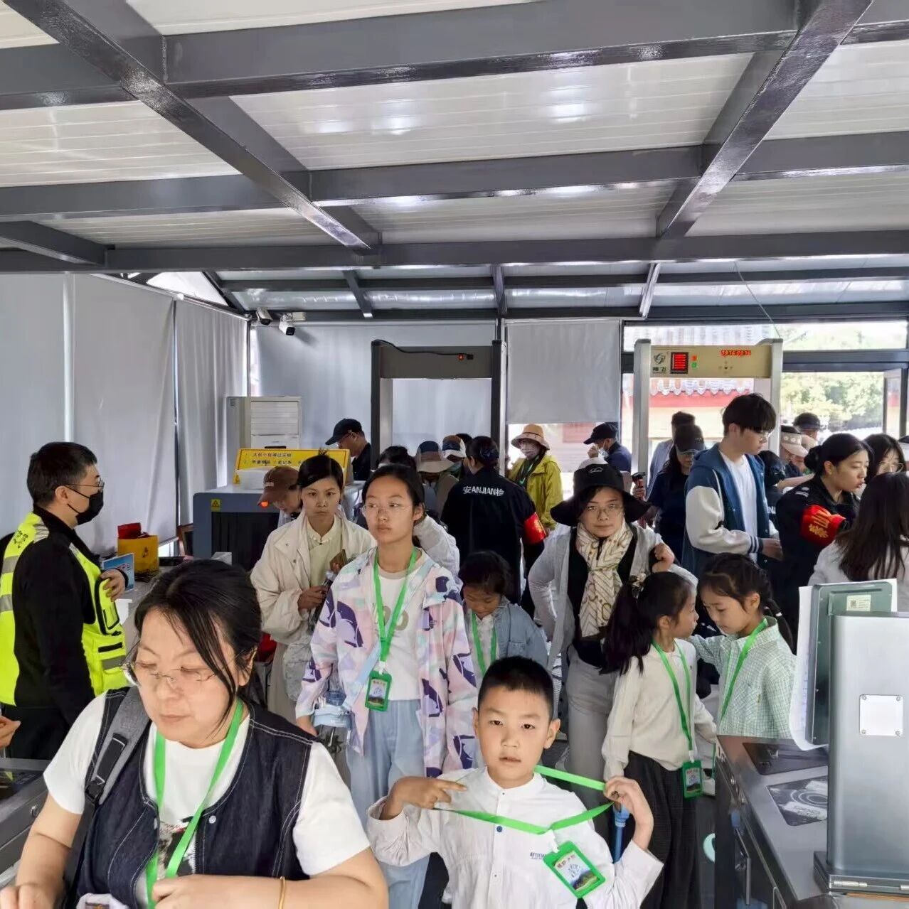 “赏花季”遇上“三月三”,泰山景区旅游服务中心全力应对客流高峰