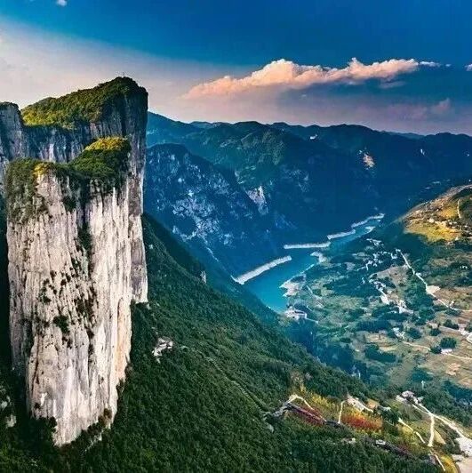 暖心时刻丨拾金不昧暖人心,峡谷山水见真情