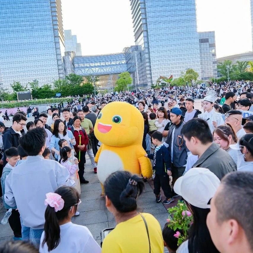 阳澄湖奶龙天团,五一闪现金鸡湖!