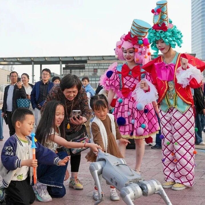 金鸡湖畔限定快闪!邂逅潮趣与浪漫!