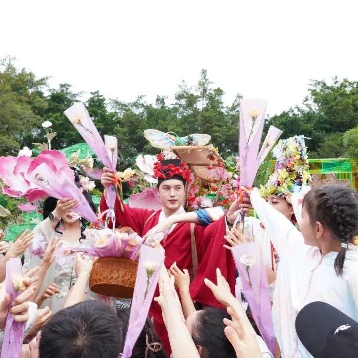 首日火爆!仙境入画,欢歌满途,西樵山节日氛围拉满~