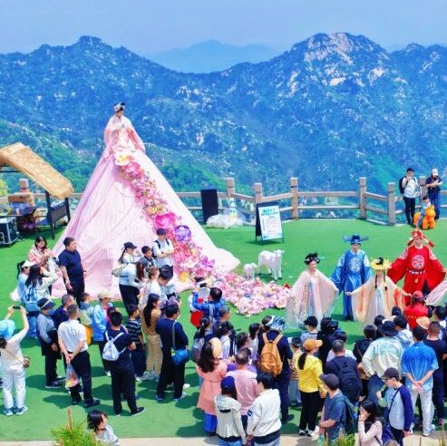 五一首日开门红!蒙山暖心“晴天险”再上线:明天下雨,我请爬山!