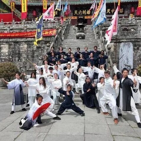外籍博主团打卡武当山