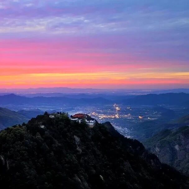 九华山风景区五一旅游市场平稳有序 入境游持续升温