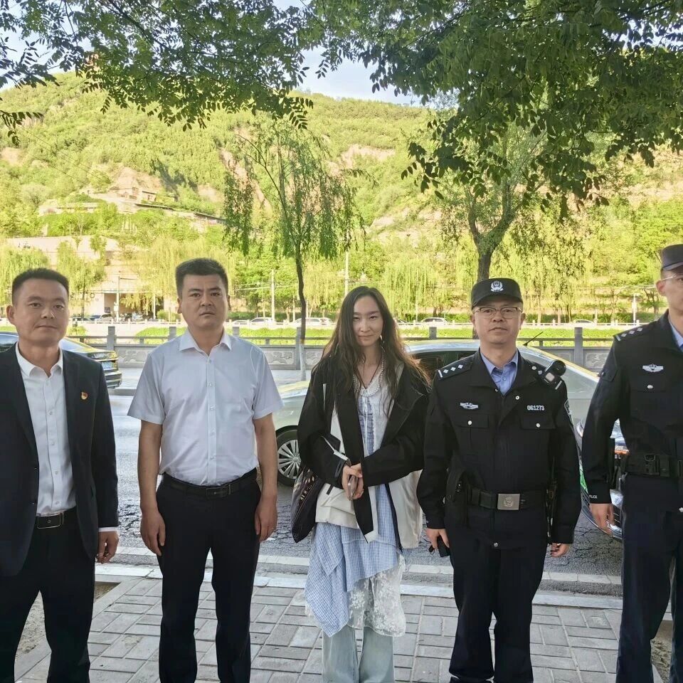 温暖宝塔山|游客手机失而复得,为这位“宝藏”工作人员点赞!