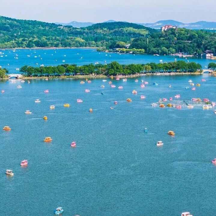 南京的浪漫,玄武湖占一半